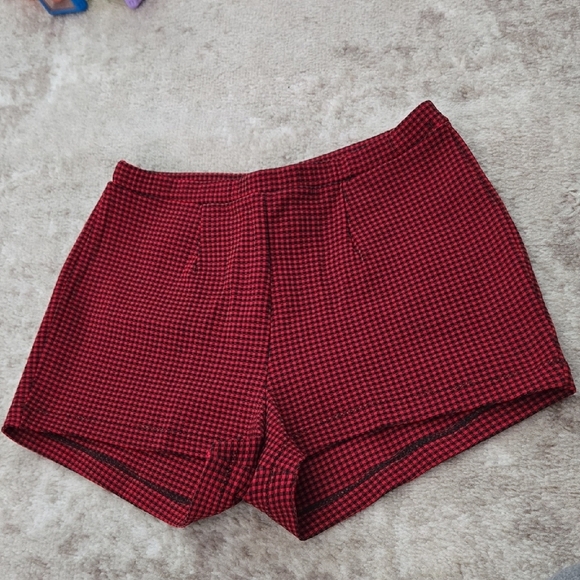 Glumann Helanca Stylish Red Checkered Women's Shorts Size Small - Picture 2 of 9
